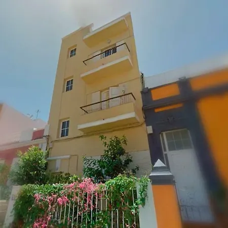 Manuel Verdugo, 32 * Santa-Cruz de Ténérife